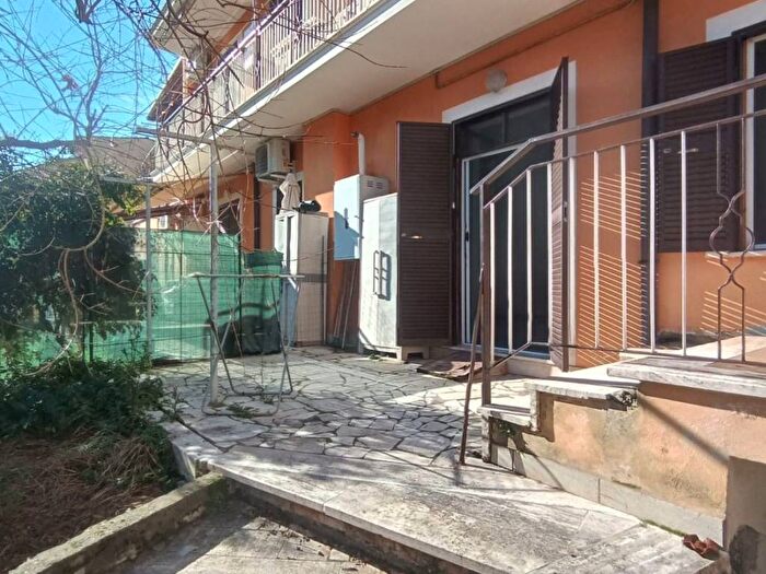 Appartamento trilocale in affitto in Via delle Dalie, Collefiorito, Guidonia Montecelio