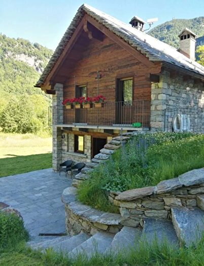 Casa quadrilocale in vendita in Via Baceno Goglio Baceno, Baceno