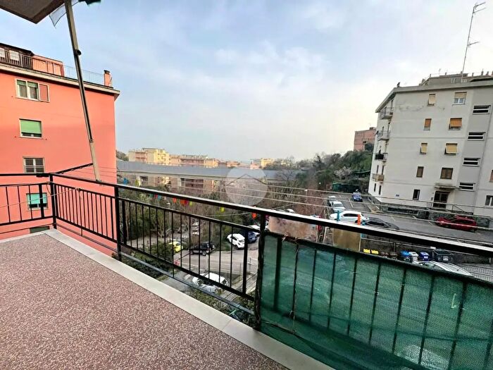 Appartamento quadrilocale in vendita in Via Luigi Bartolomeo Durante, Genova