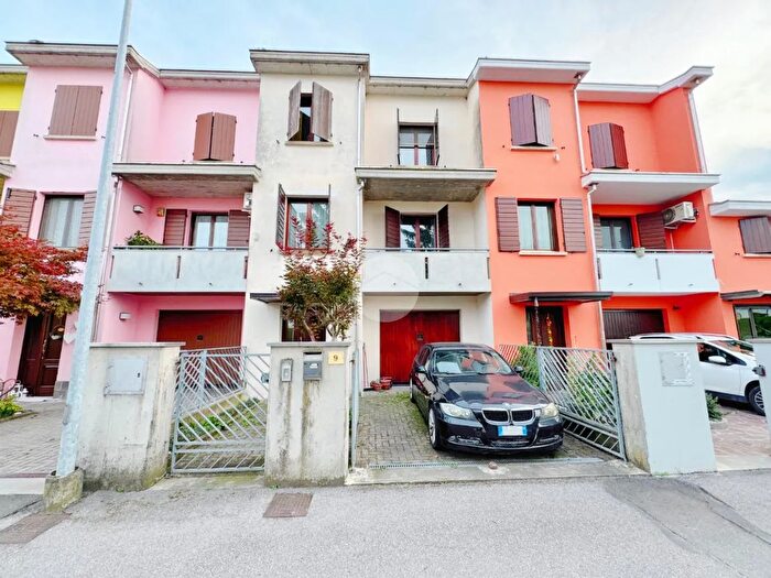 Casa con 5 locali in vendita in Via Dialma Ferrari, Sorbolo Mezzani