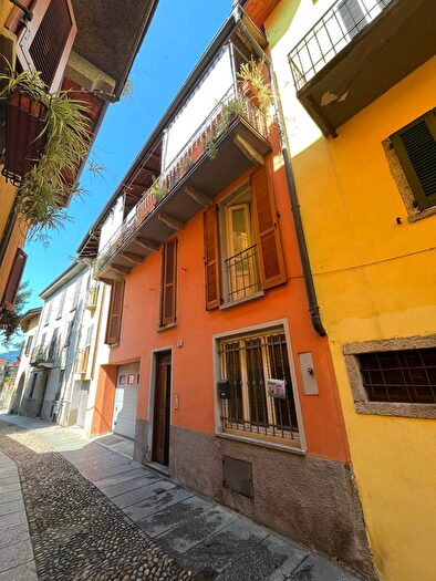 Casa con 6 locali in vendita in Verbania