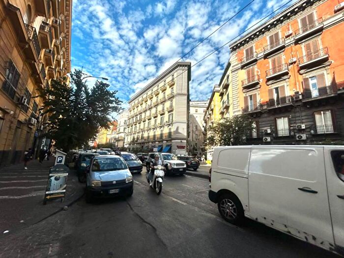 Appartamento trilocale in vendita in Via del Lavinaio, Mercato, Napoli