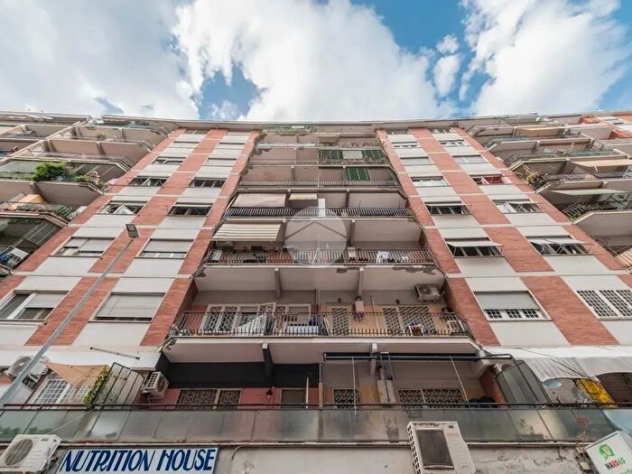 Appartamento trilocale in vendita in Via Olindo Malagodi, Roma