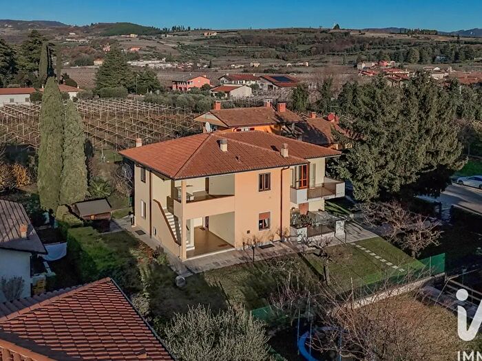 Appartamento con 5 locali in vendita in Via Longobardi, San Pietro In Cariano