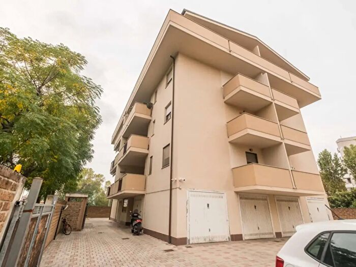 Appartamento con 5 locali in vendita in Via Deledda, Montesilvano