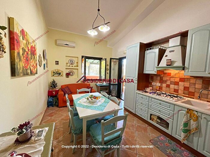 Casa quadrilocale in affitto in SS, Campofelice di Roccella