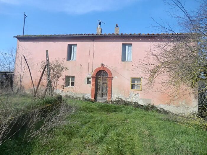 Casa con 6 locali in vendita in Todi