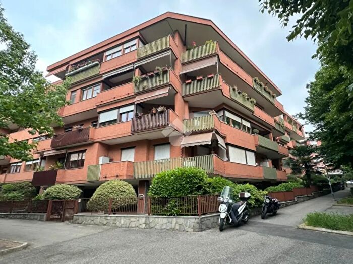 Appartamento trilocale in vendita in Via Gozzano, Asti