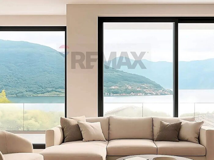 Appartamento con 5 locali in vendita in Via Vittorio Veneto, Sale Marasino