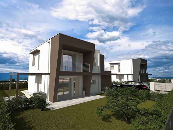 Casa quadrilocale in vendita in Loria