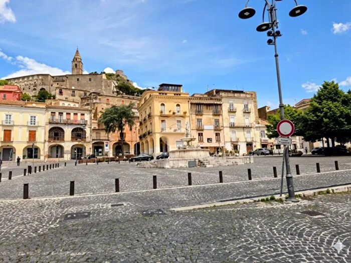 Casa con 10 locali in vendita in Via Roma, Montesarchio