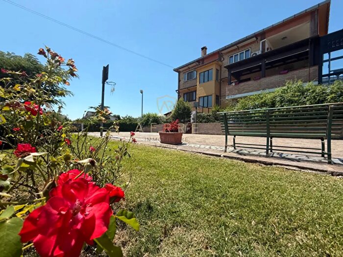 Appartamento con 6 locali in vendita in Strada Licini, Chieti