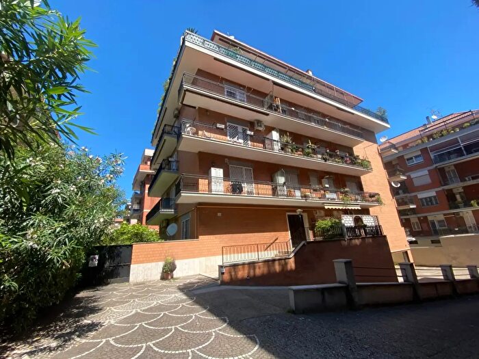 Appartamento trilocale in vendita in Viale Tito Labieno, Roma