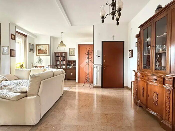 Appartamento con 5 locali in vendita in Via Alcide De Gasperi, Acqui Terme