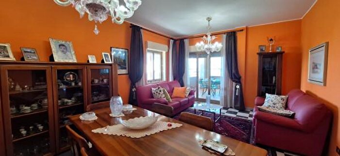 Appartamento trilocale in vendita in Via Renato Gottuso, Santo Stefano Di Camastra