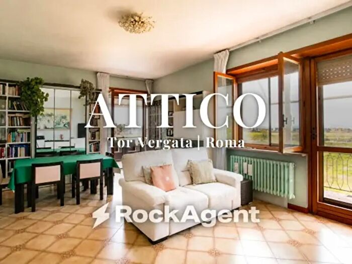 Appartamento con 5 locali in vendita in Via Roccabernarda, Roma