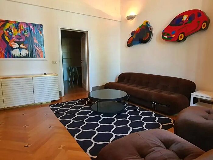 Appartamento con 5 locali in affitto in Firenze