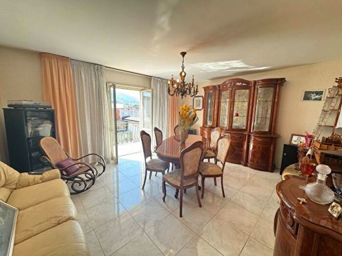 Appartamento con 6 locali in vendita in Via Coppolino, Meri