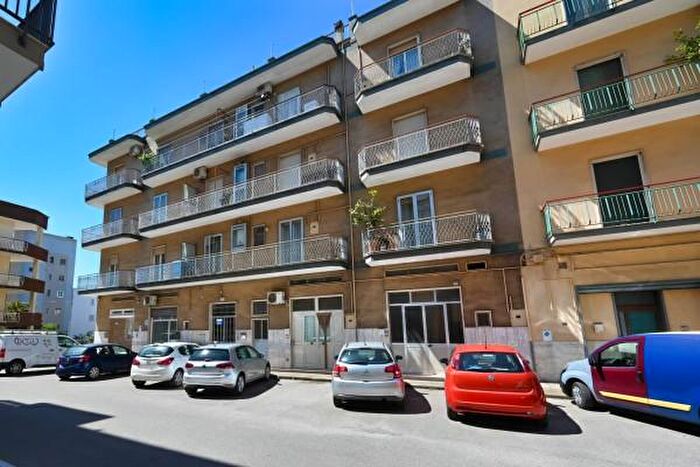 Appartamento con 5 locali in vendita in Via Giosuè Carducci, Putignano