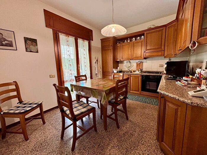 Casa con 6 locali in vendita in Via Casone Noale, Noale