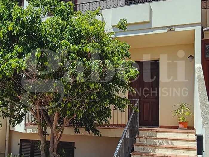 Casa quadrilocale in vendita in Via Lanusei Snc, Oristano