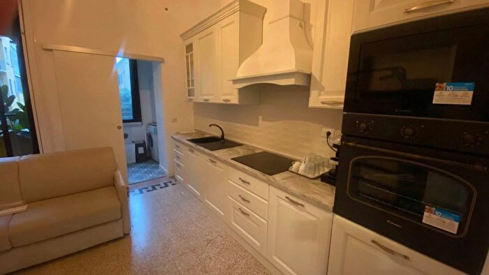 Appartamento trilocale in vendita in Viale Tunisia Milano, Milano