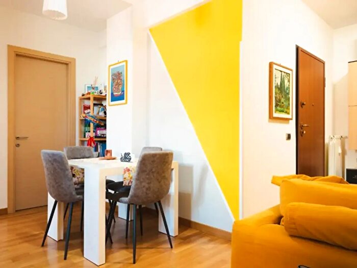 Appartamento trilocale in vendita in Via Attio Labeone, Roma