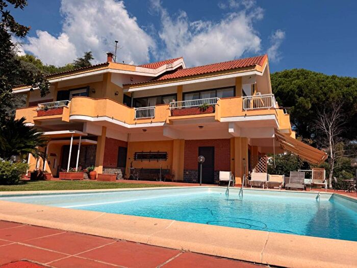 Casa con 6 locali in affitto in Via Ronzini, Trecastagni