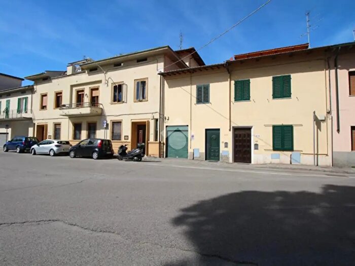 Appartamento trilocale in vendita in Via del Ferro, Prato