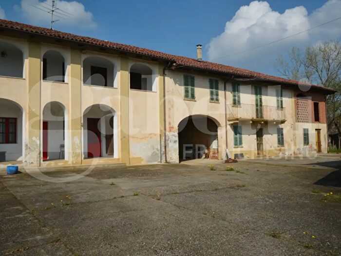 Casa con 6 locali in vendita in Frazione Valleandona, Asti