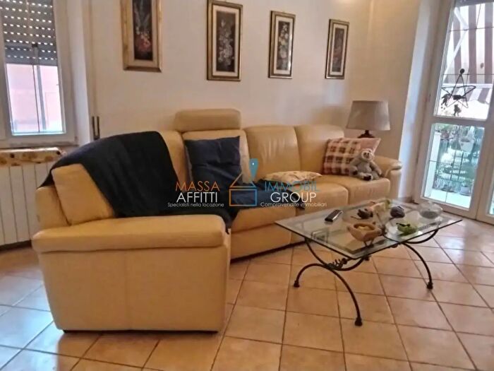 Appartamento trilocale in vendita in Via Quercioli, Massa