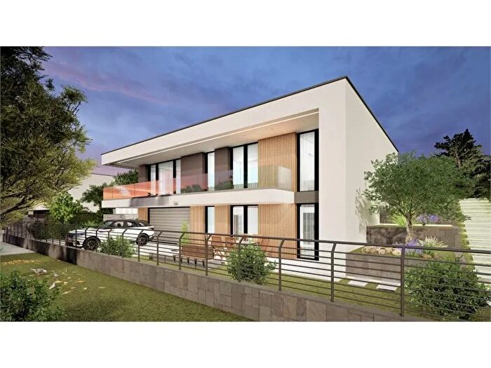 Casa con 6 locali in vendita in Viale Ticino Sesto Calende Va, Sesto Calende