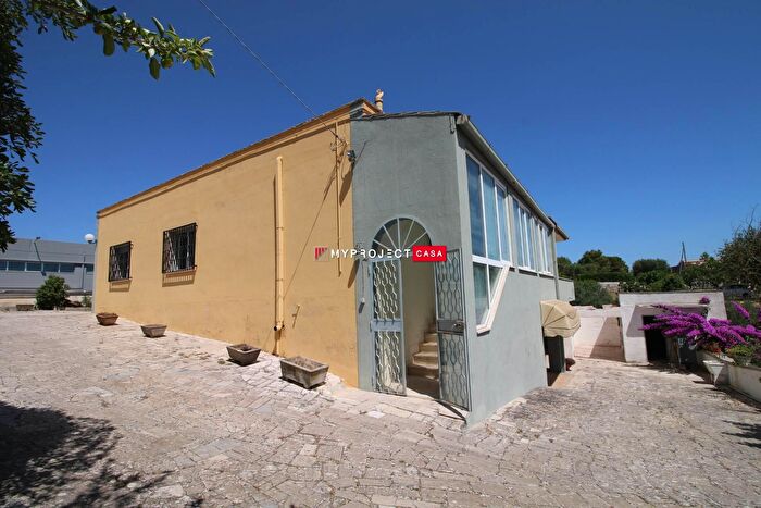 Casa con 14 locali in vendita in Via Chiancaro Primo, Martina Franca