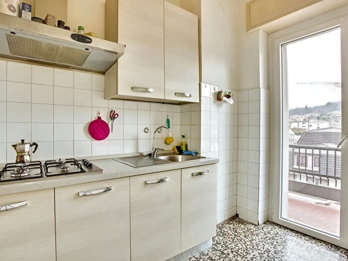 Appartamento con 6 locali in vendita in Via Luino, Lavena Ponte Tresa