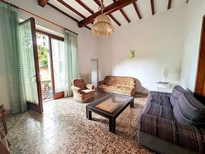 Casa con 7 locali in vendita in Empoli