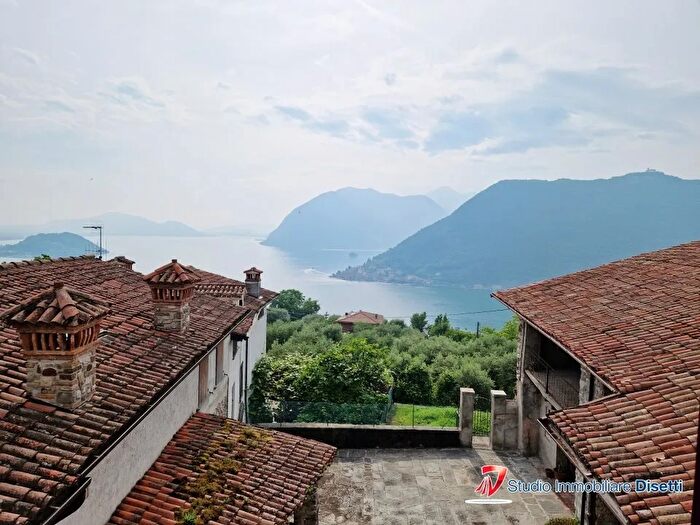 Casa quadrilocale in vendita in Località Maspiano, Sale Marasino