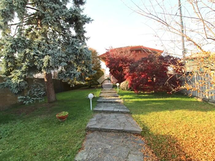 Casa quadrilocale in vendita in Via Trento, Nerviano