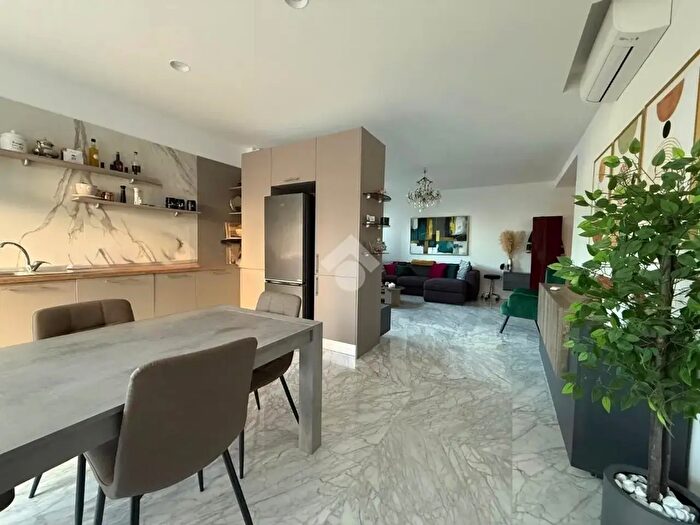 Appartamento trilocale in vendita in Via Francesco Petrarca, Napoli