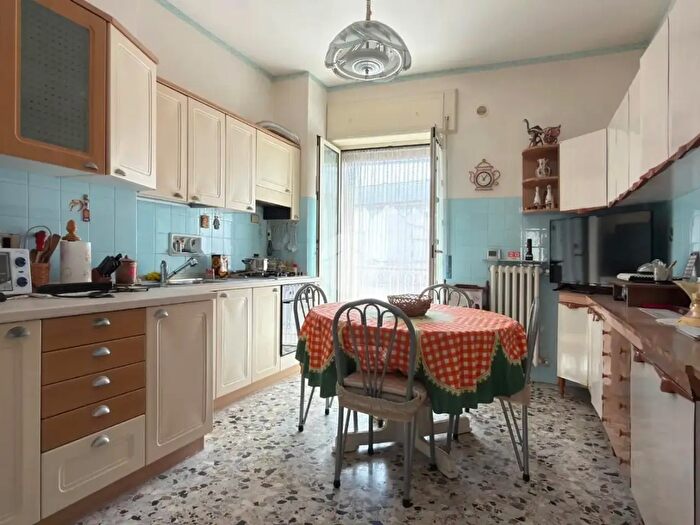 Appartamento con 6 locali in vendita in Viale Beccarini, Manfredonia