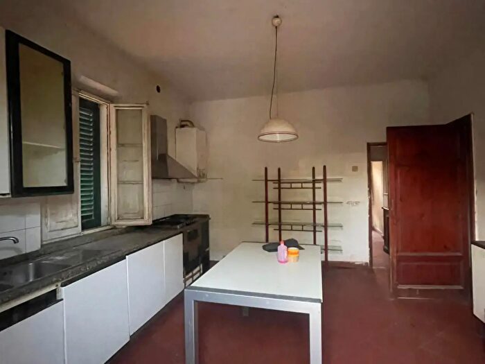 Casa con 6 locali in vendita in Cascina
