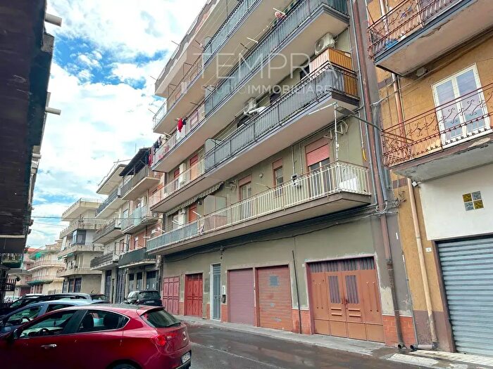Appartamento con 5 locali in vendita in Via Ninfa Talia, Adrano