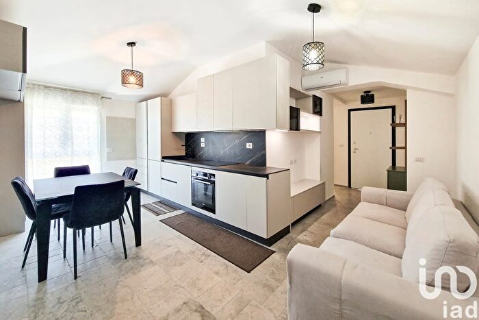 Appartamento trilocale in vendita in Via Edmondo De Amiciis, Civitanova Marche