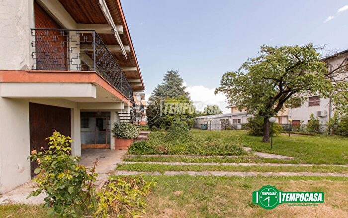 Case in Vendita e in Affitto - 2