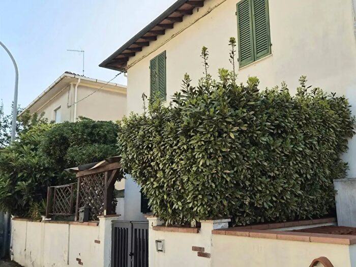 Appartamento quadrilocale in vendita in Via Novara, Cecina