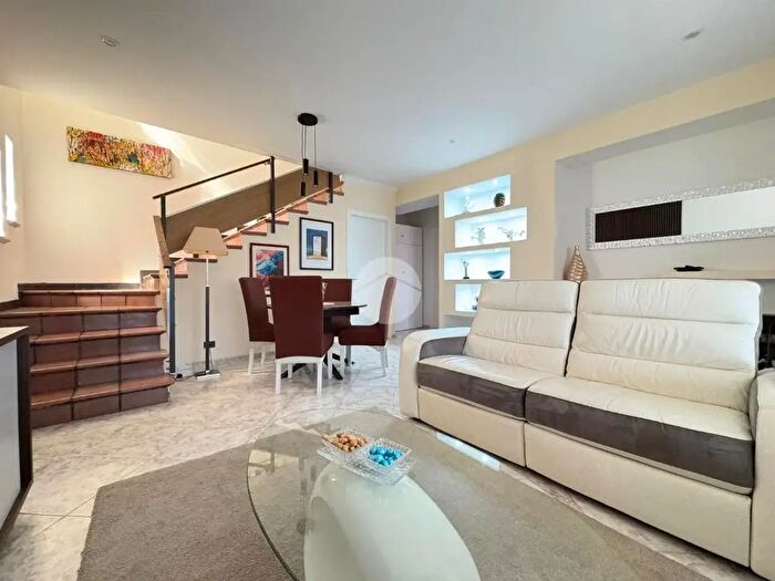 Casa quadrilocale in vendita in Via Salerni, Montalto Uffugo