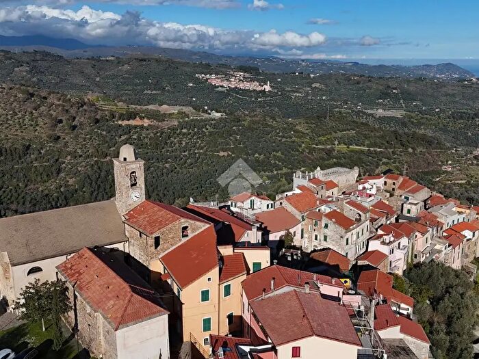 Casa trilocale in vendita in Via Casanova, Cipressa