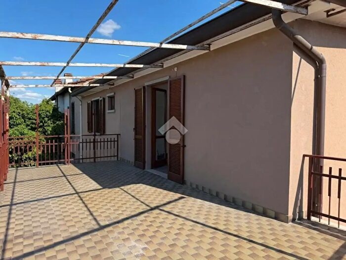 Appartamento trilocale in vendita in Via Papa Giovanni XXIII, Pontirolo Nuovo