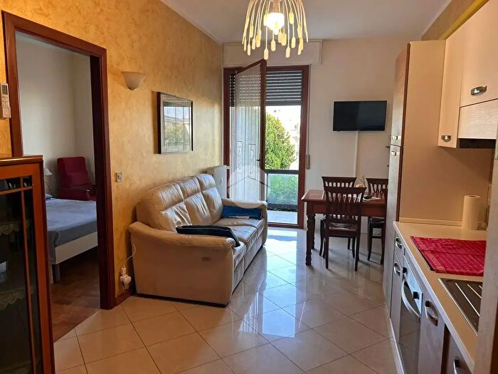 Appartamento bilocale in affitto in Appartamento Via delle Rive, Desenzano Del Garda