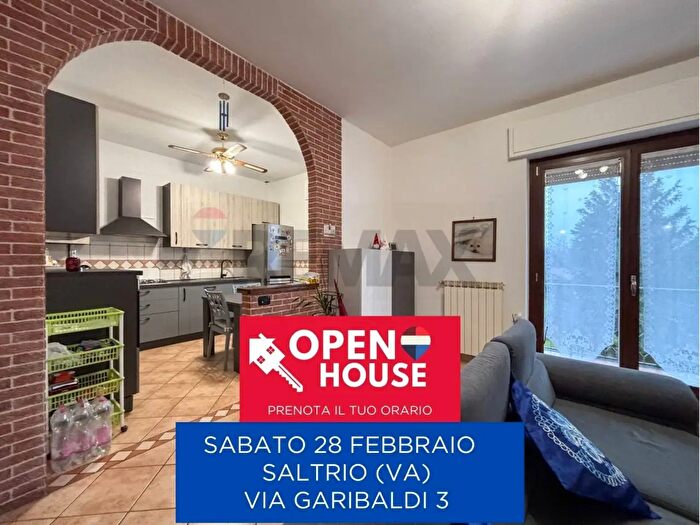 Appartamento trilocale in vendita in Via Giuseppe Garibaldi, Saltrio