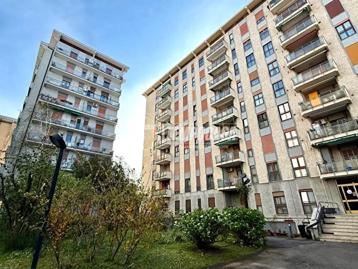 Appartamento trilocale in vendita in Via Merano, Cologno Monzese